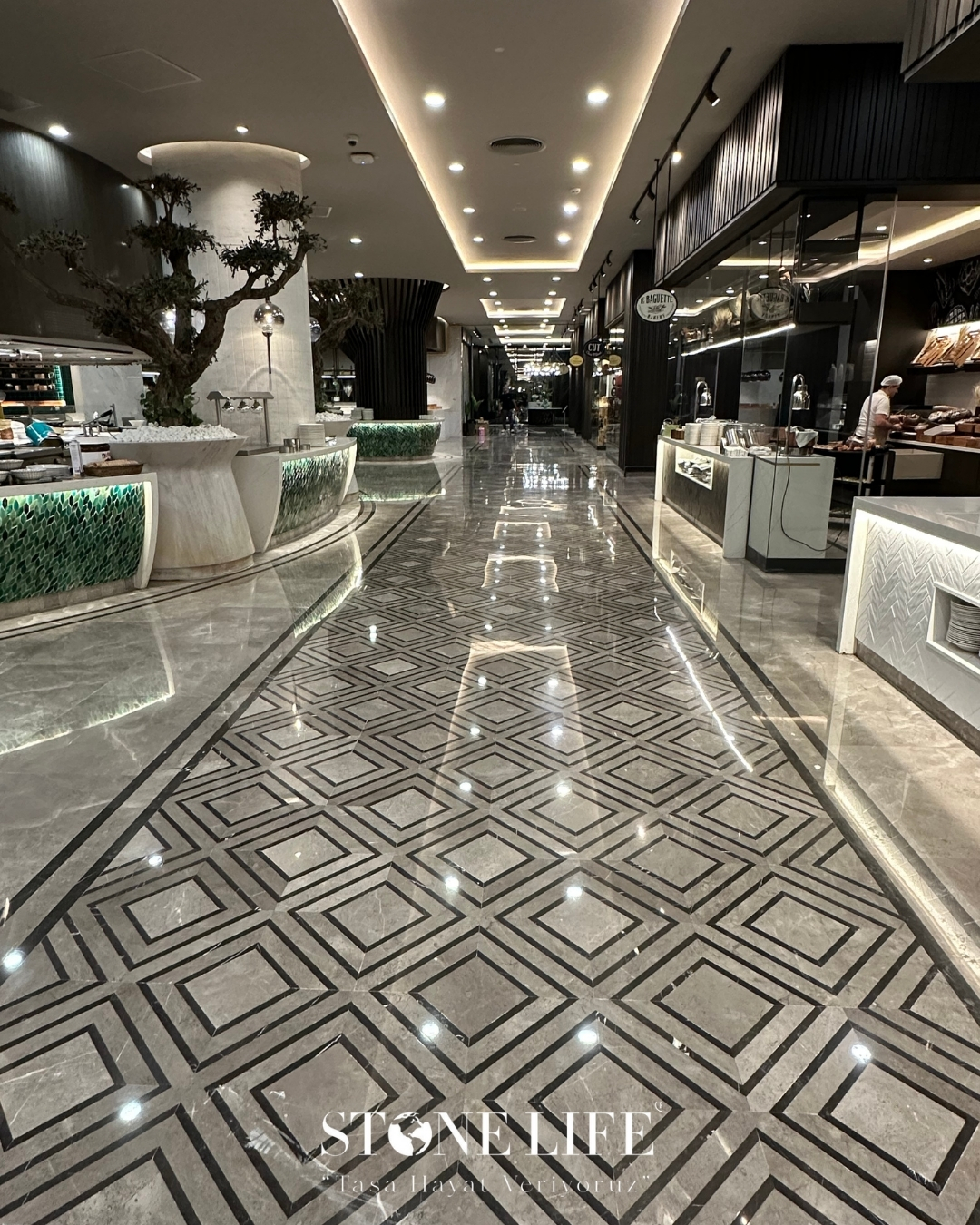 Mermer ve Granit Zeminler Neden Matlaşır? İtalyan Teknolojisi ile Kalıcı Silim ve Parlatma Çözümleri